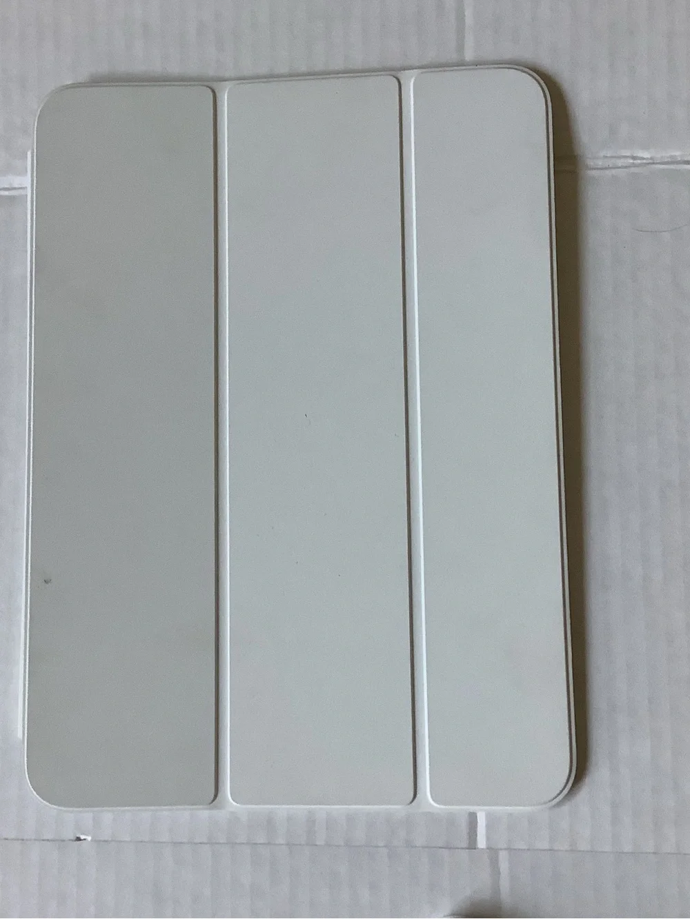 Apple Smart Folio for iPad (10th generation) in White.